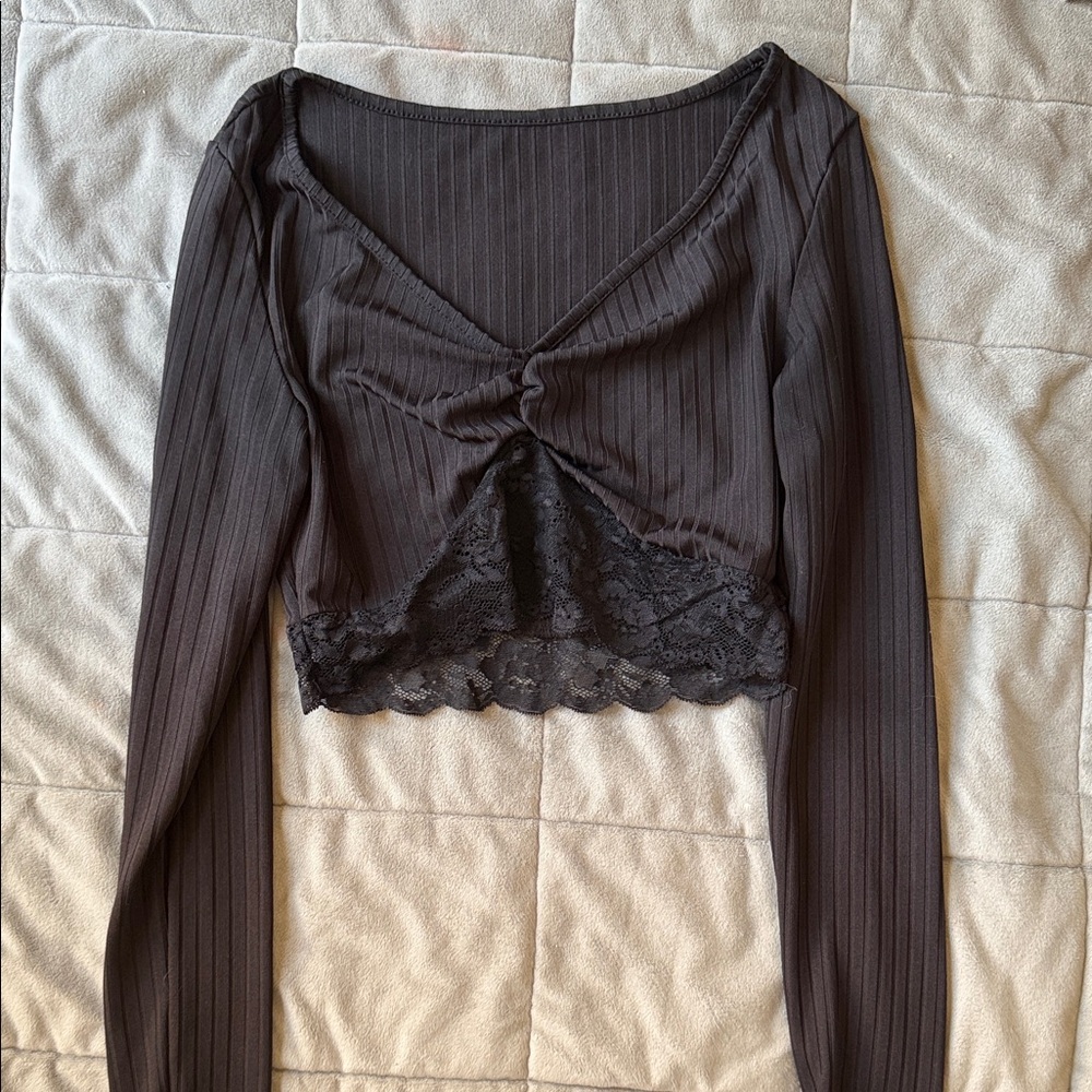 Black Ribbed Lace-Trim Long Sleeve Crop Top - Women